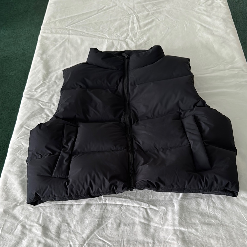 NUUDS Black Puffer Vest